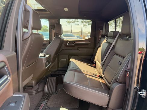Used 2024 GMC Sierra 1500 Denali w/ Technology Package AWD/4WD image 29