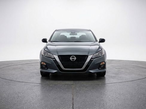 Used 2025 Nissan Altima 2.5 SV FWD image 2