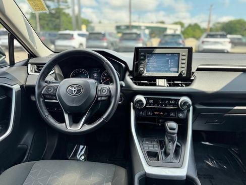 Used 2022 Toyota RAV4 XLE w/ Convenience Package AWD/4WD image 13