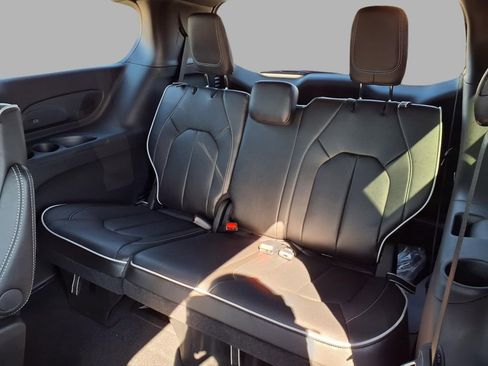New 2026 Chrysler Pacifica Limited AWD/4WD image 25