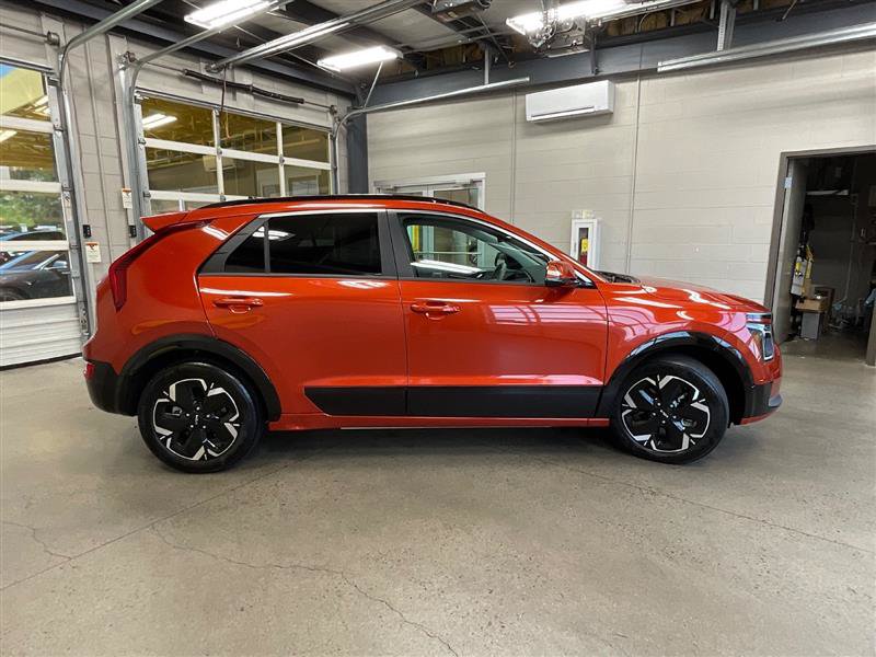 Used 2023 Kia Niro Wind w/ Wind Preserve Package FWD image 6
