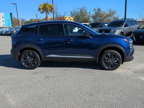 New 2026 Nissan Kicks SR w/ SR Premium Package FWD image 2