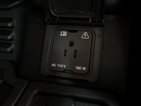 Used 2023 Land Rover Defender 110 X AWD/4WD image 11