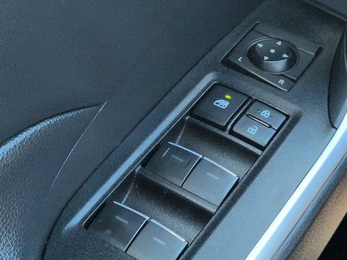 Used 2025 Toyota RAV4 XLE AWD/4WD image 21