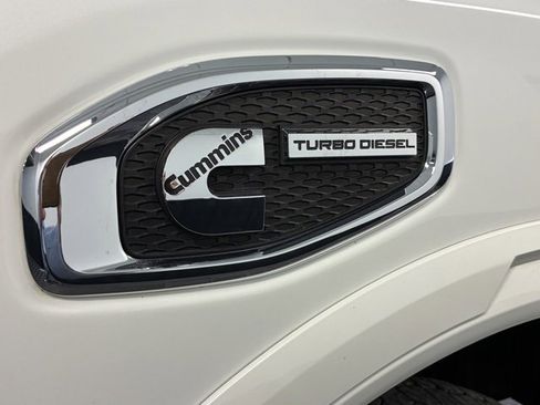 Used 2019 Nissan Titan PRO-4X w/ Pro-4x Convenience Package image 40