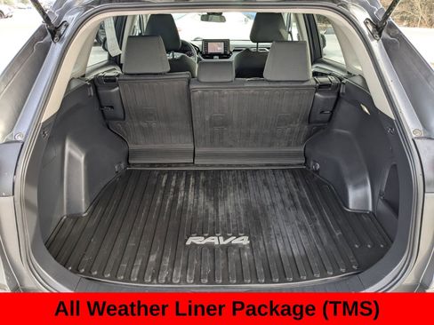 Used 2022 Toyota RAV4 XLE image 8