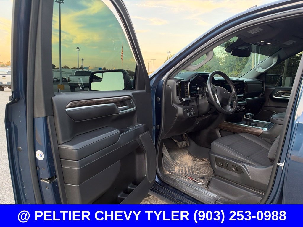 Used 2023 Chevrolet Silverado 1500 RST AWD/4WD image 13