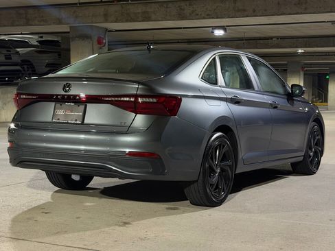 Used 2025 Volkswagen Jetta SE w/ Sunroof Package FWD image 9