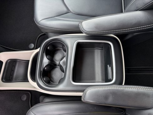 Certified 2023 Chrysler Pacifica Touring-L FWD image 21