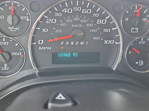 Used 2025 Chevrolet Express 2500 w/ Driver Convenience Package RWD image 12