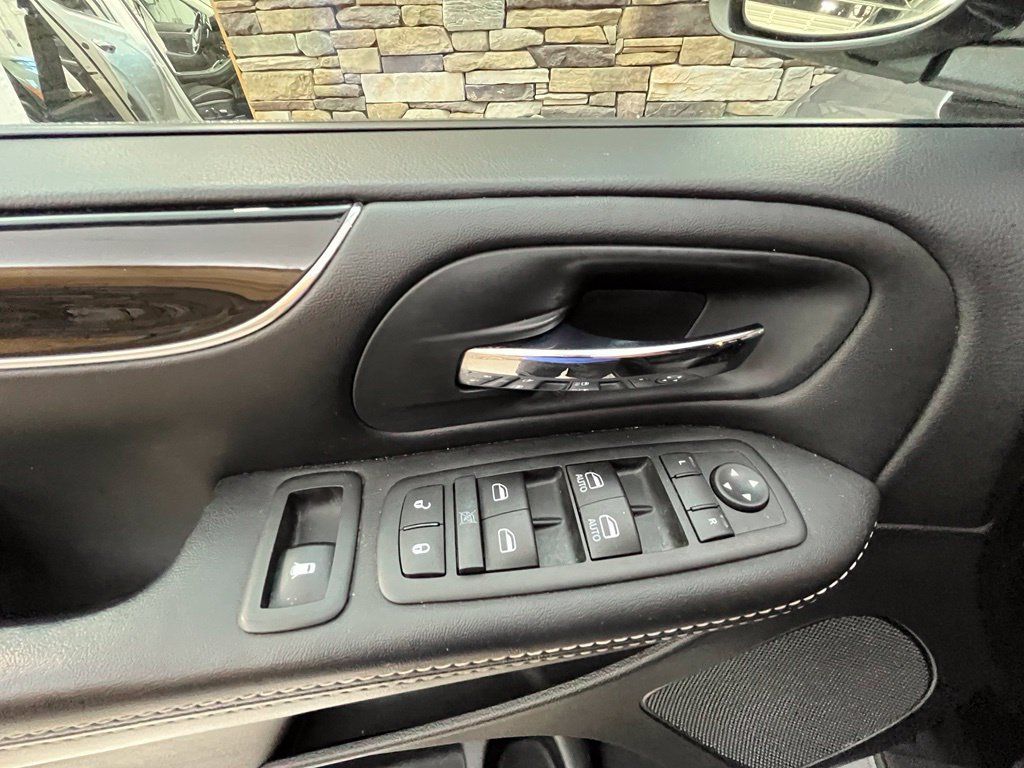 Used 2015 Dodge Grand Caravan SE FWD image 33