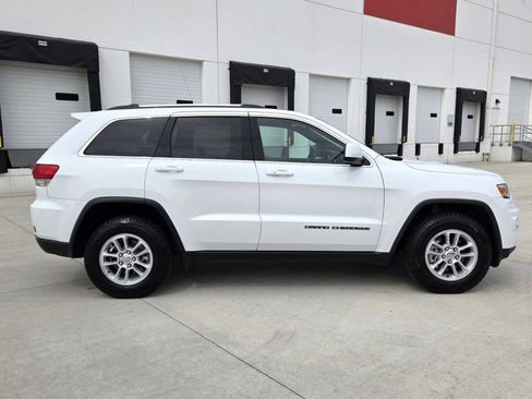 Used 2018 Jeep Grand Cherokee Laredo image 4