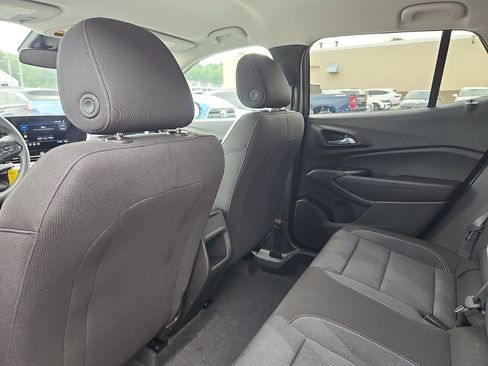 Used 2025 Chevrolet Trax LS w/ LS Convenience Package FWD image 24