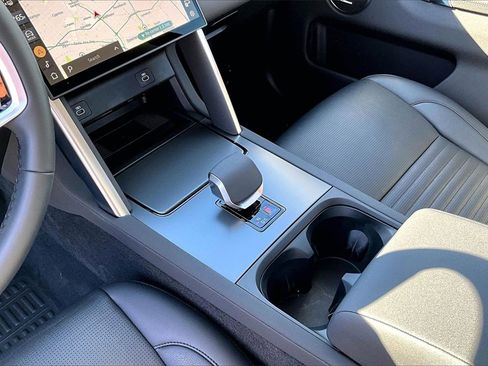 Used 2025 Land Rover Discovery Sport S image 16