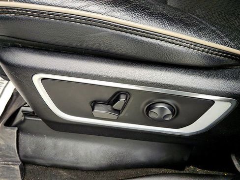 Used 2024 RAM 1500 Laramie AWD/4WD image 11