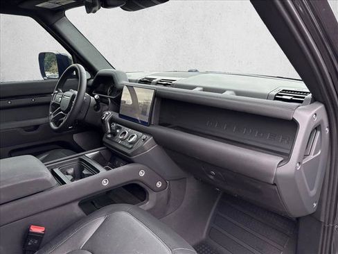 Used 2023 Land Rover Defender 130 X-Dynamic SE AWD/4WD image 22