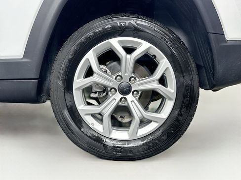 Used 2025 Jeep Compass Latitude image 11