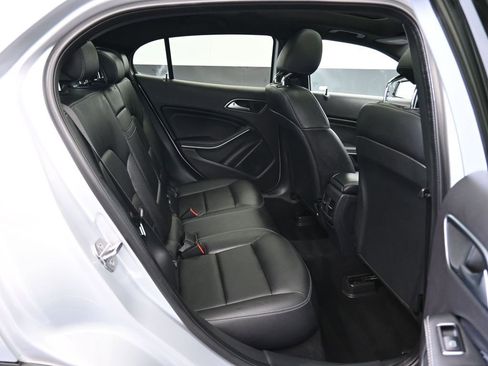 Used 2019 Mercedes-Benz GLA 250 4MATIC image 44