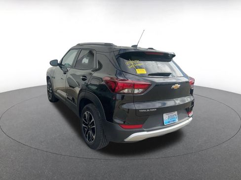 Used 2025 Chevrolet TrailBlazer LT image 3