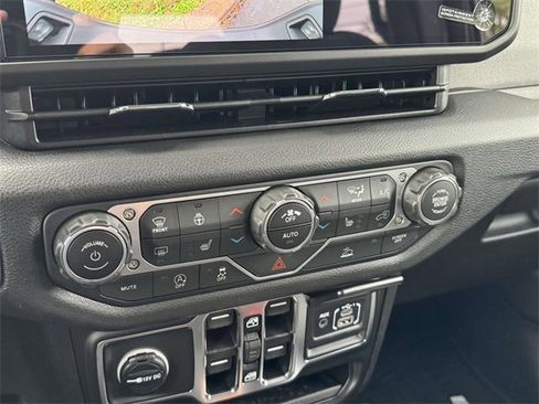 New 2026 Jeep Gladiator Sport image 15