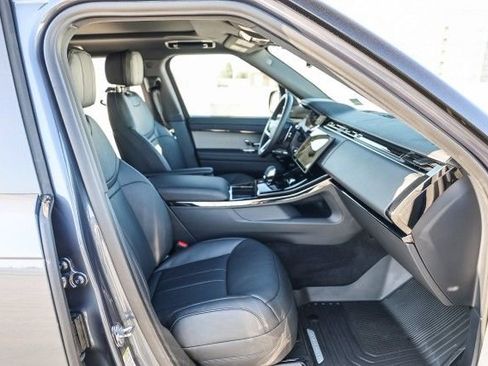 New 2025 Land Rover Range Rover Sport SE image 18