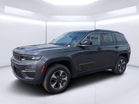 Used 2024 Jeep Grand Cherokee Limited 4xe image 7