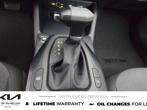 New 2025 Kia K4 LX image 24