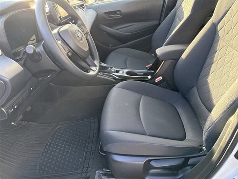 Used 2022 Toyota Corolla LE image 9