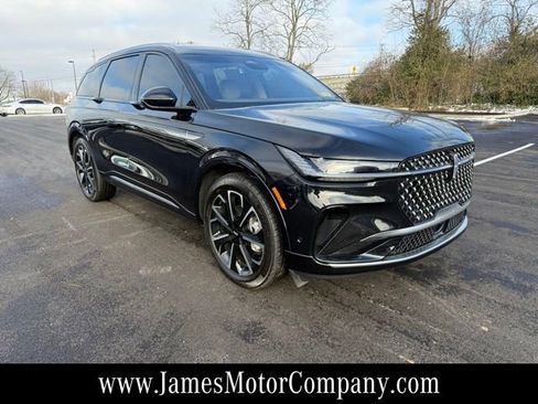 Used 2024 Lincoln Nautilus Reserve image 3