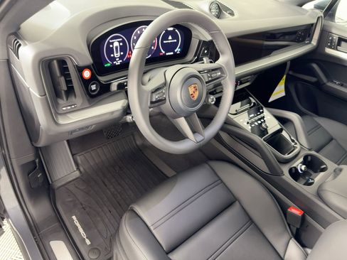 Used 2026 Porsche Cayenne E-Hybrid image 4