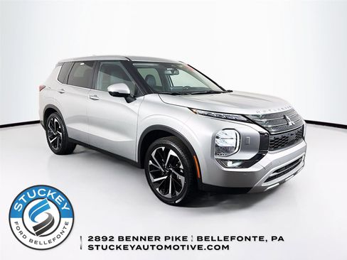 Used 2024 Mitsubishi Outlander SE AWD/4WD image 1