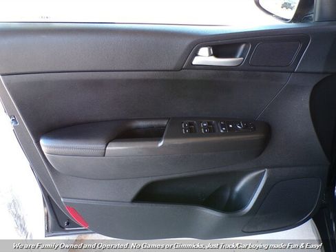 Used 2020 Kia Sportage LX FWD image 9