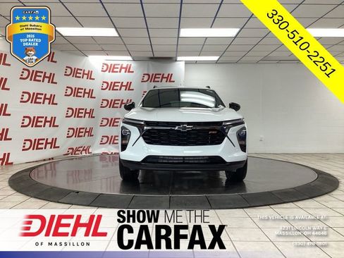 Used 2024 Chevrolet Trax RS w/ Sunroof Package FWD image 3