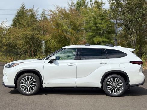 Used 2026 Toyota Highlander Platinum AWD/4WD image 2