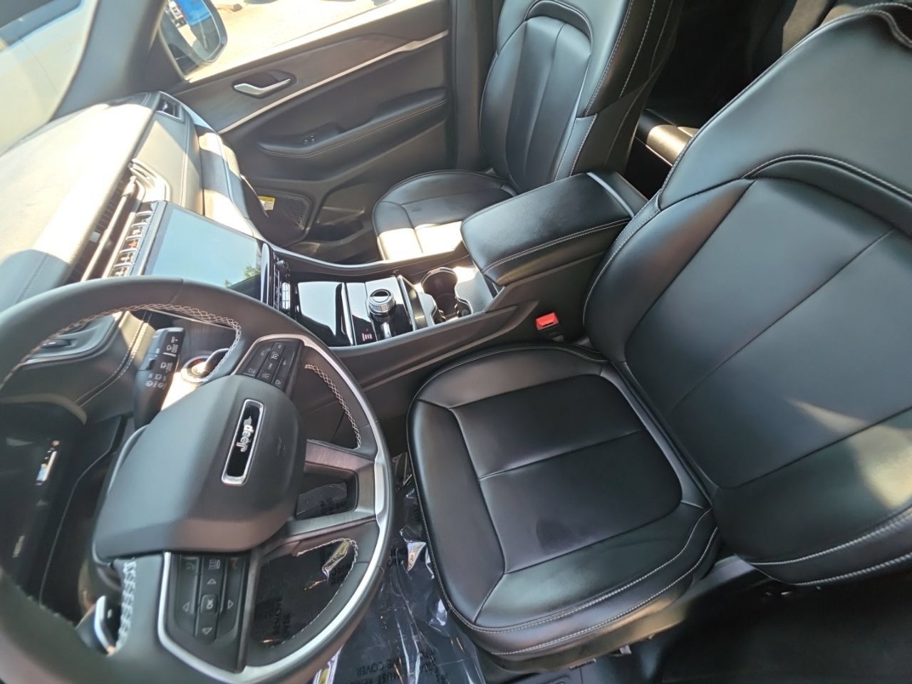 Used 2025 Jeep Grand Cherokee L Limited w/ Black Appearance Package AWD/4WD image 16