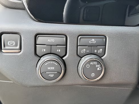 Used 2024 Chevrolet Silverado 1500 LT AWD/4WD image 20