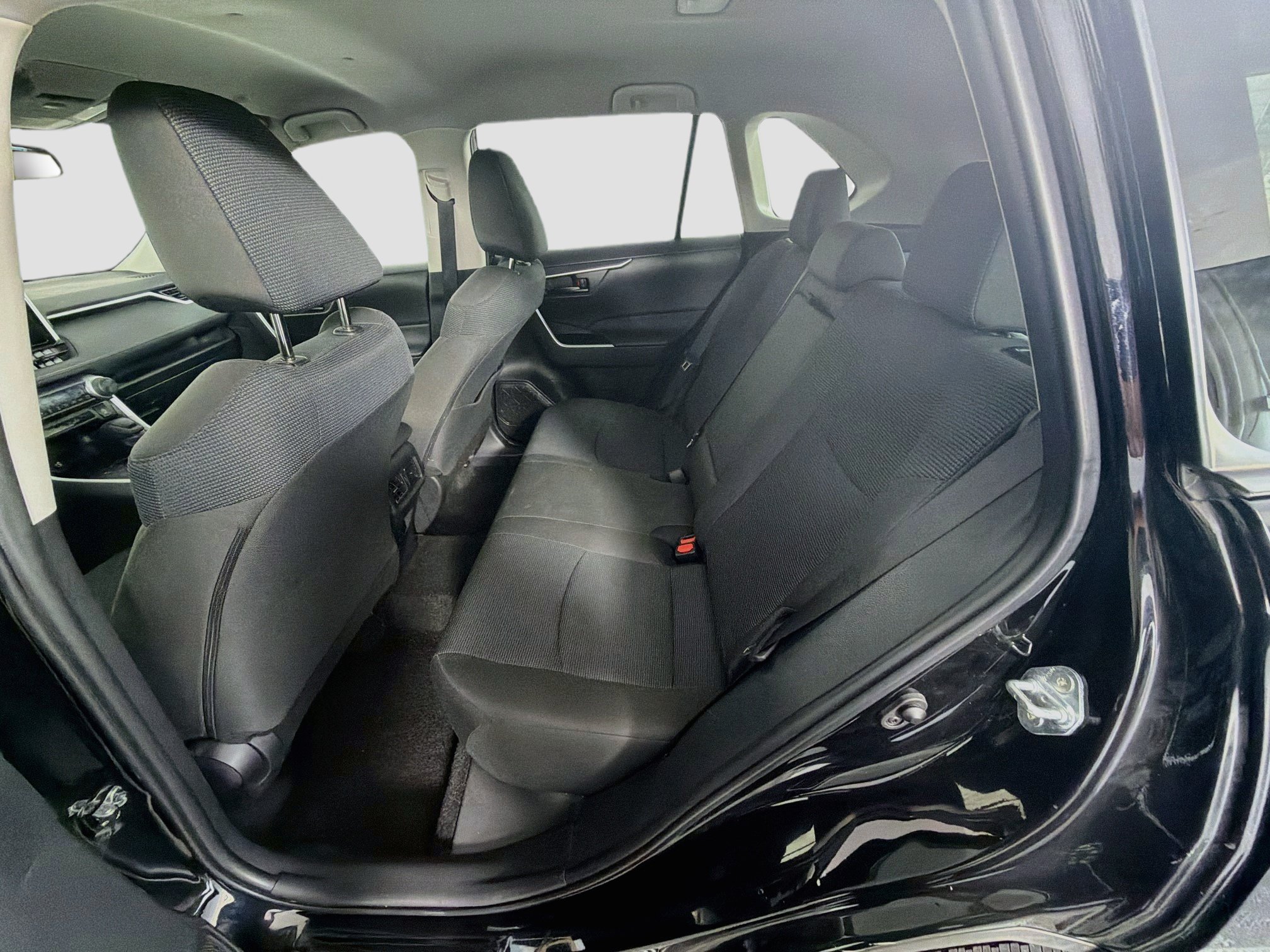 Used 2025 Toyota RAV4 LE AWD/4WD image 28