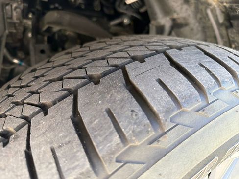 Used 2024 Nissan Armada SL w/ Captain's Chairs Package image 13