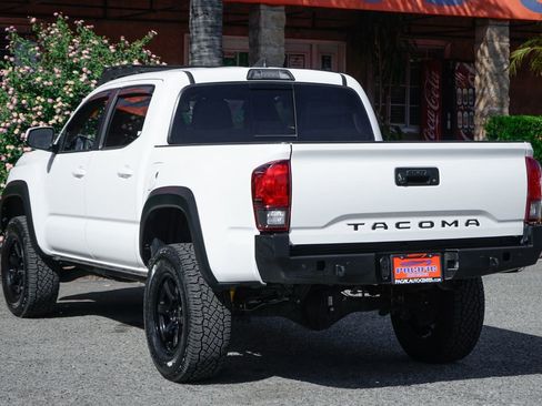 Used 2018 Toyota Tacoma TRD Off-Road w/ Technology Package image 6