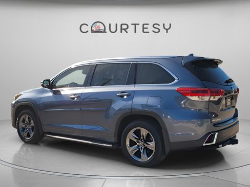 Certified 2019 Toyota Highlander Limited image 3