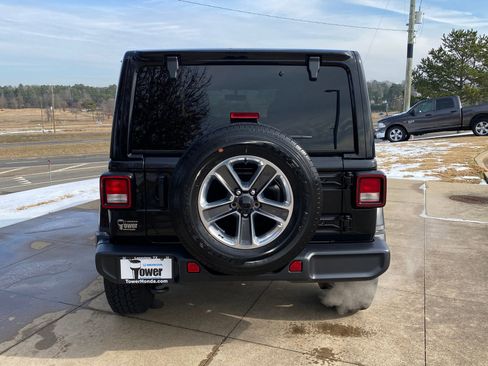 Used 2023 Jeep Wrangler Unlimited Sahara image 5