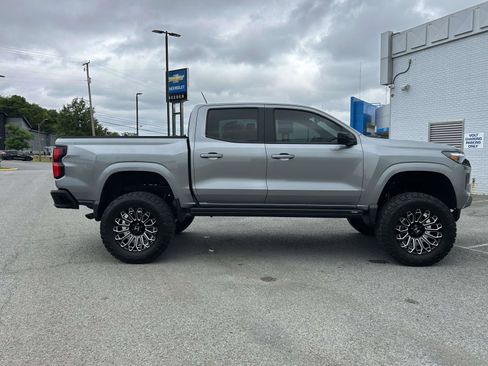 Used 2024 Chevrolet Colorado Z71 w/ Z71 Convenience Package 2 AWD/4WD image 2