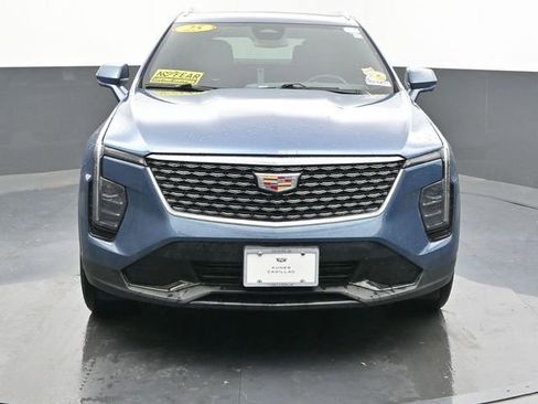 Used 2025 Cadillac XT4 Premium Luxury image 4