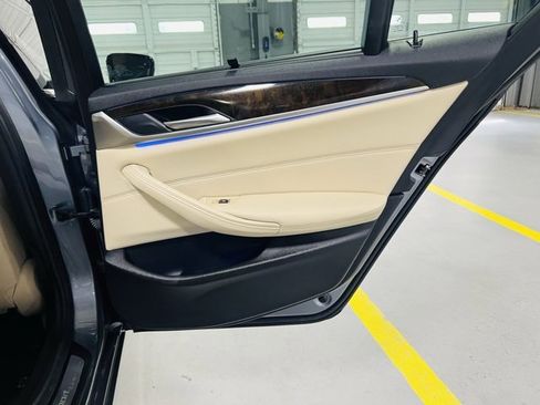 Used 2019 BMW 540i w/ Premium Package image 28