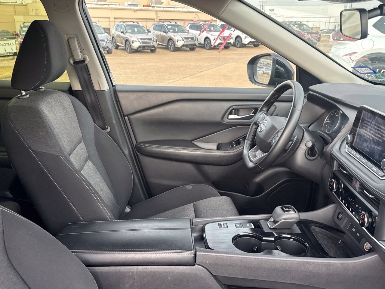 Certified 2025 Nissan Rogue SV FWD image 33