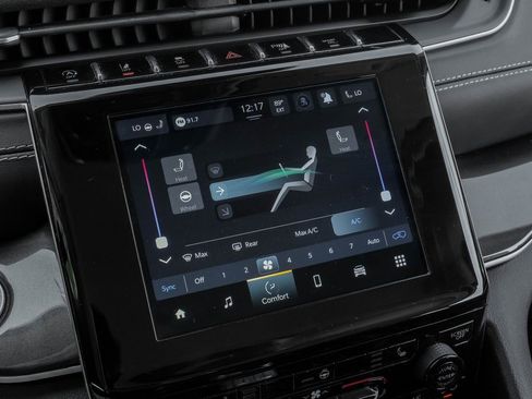 Used 2022 Jeep Grand Cherokee Laredo w/ Luxury Tech Group I image 28