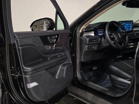 New 2026 Lincoln Corsair Premiere image 16