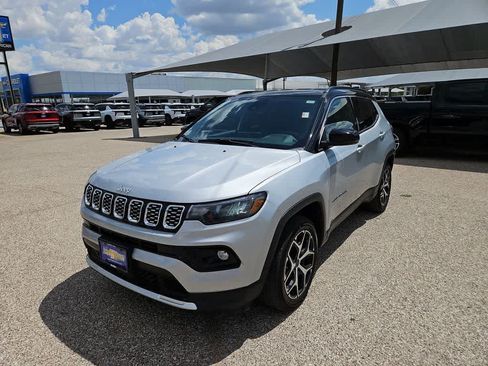 Used 2025 Jeep Compass Limited AWD/4WD image 4