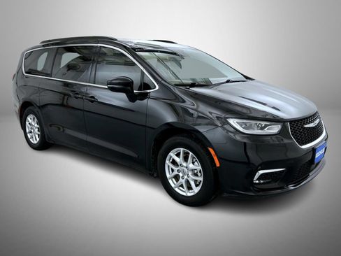Used 2022 Chrysler Pacifica Touring-L FWD image 3