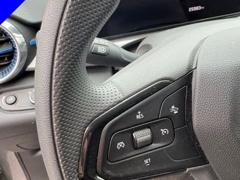 Used 2025 Chevrolet Trax LT image 14